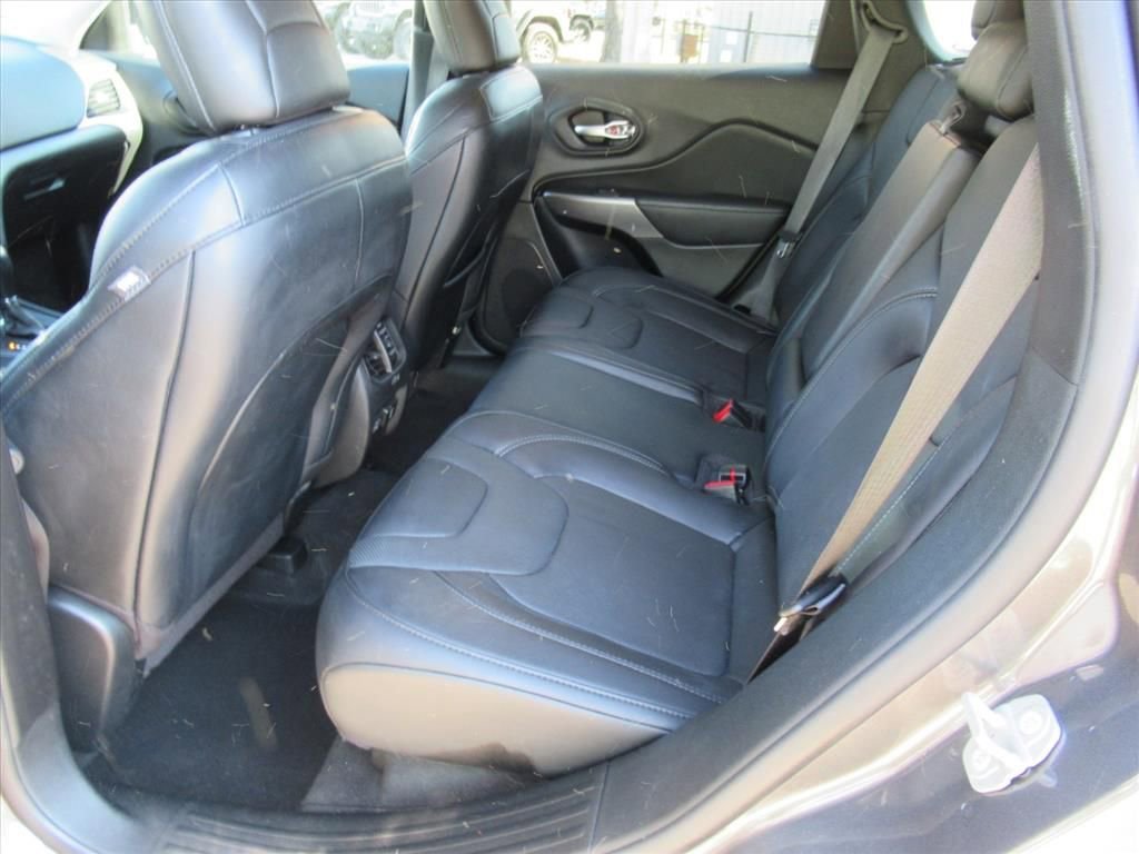 Used 2022 Jeep Cherokee Latitude Lux w/ Mopar Interior Package image 30