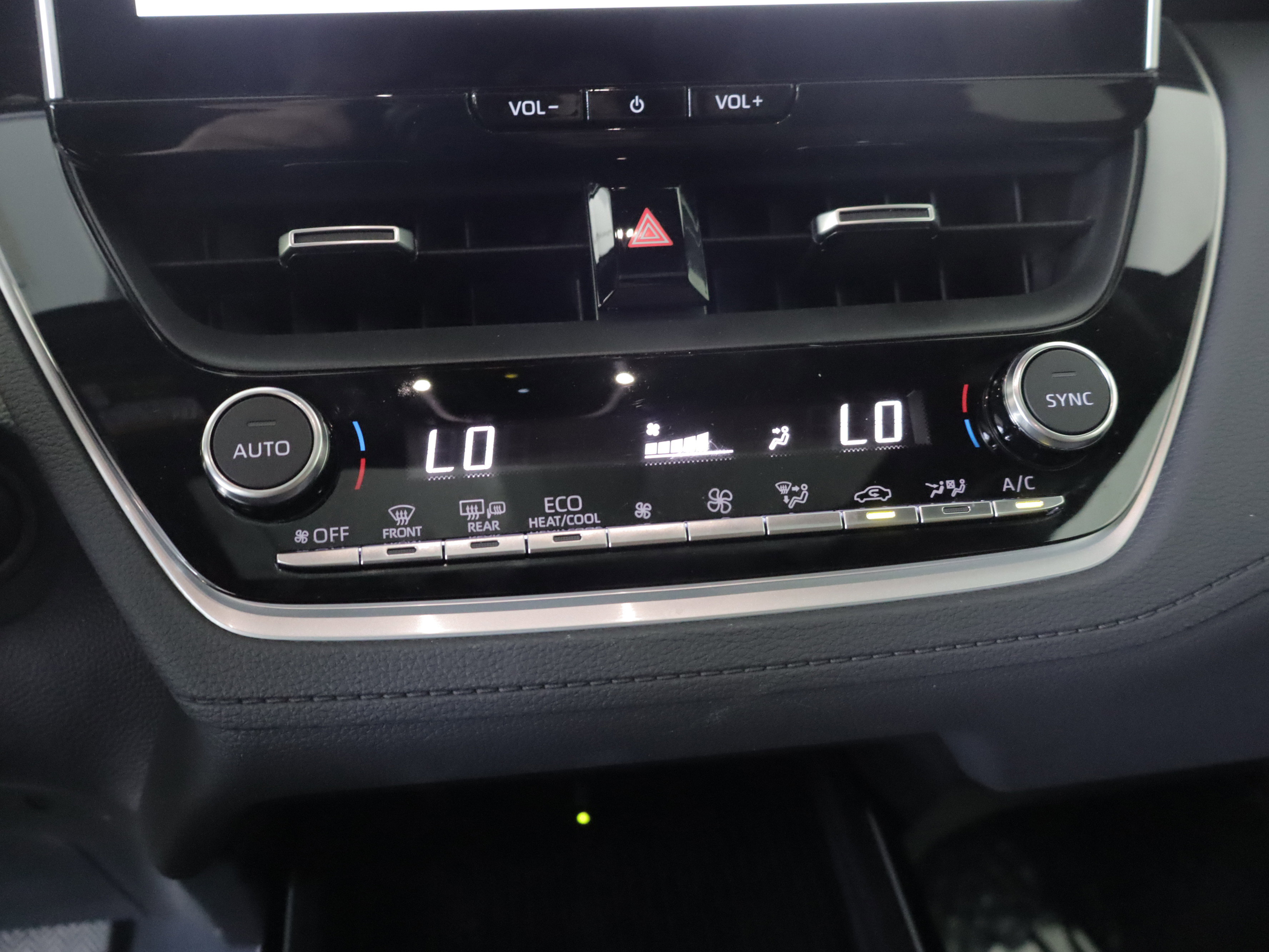Used 2026 Toyota Corolla Cross XLE w/ Convenience Package AWD/4WD image 17