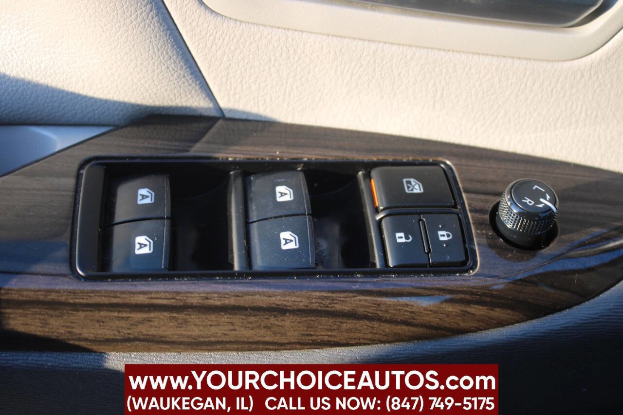 Used 2018 Toyota Sienna XLE w/ XLE Navigation Package FWD image 28