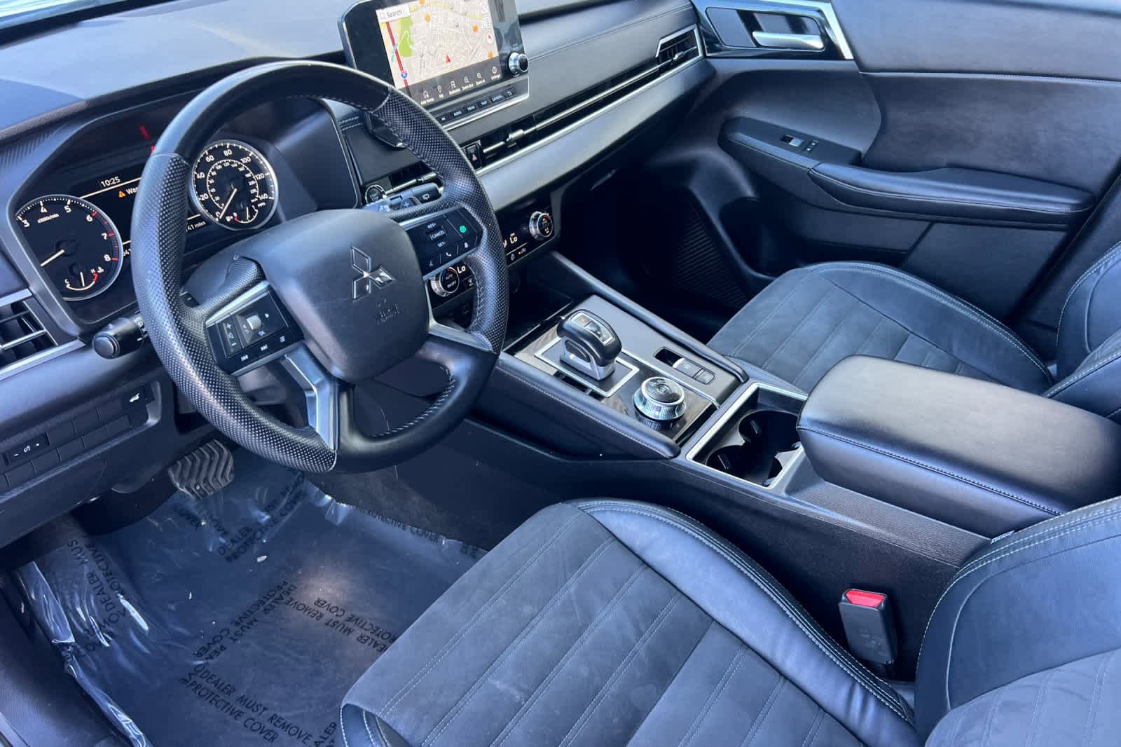 Used 2023 Mitsubishi Outlander SE image 11