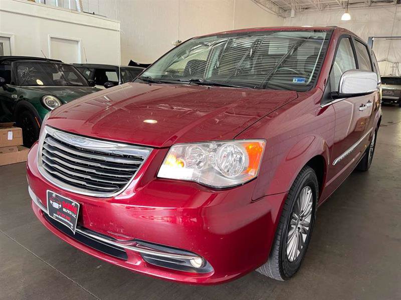 Used 2015 Chrysler Town & Country Touring-L w/ Driver Convenience Group FWD image 2