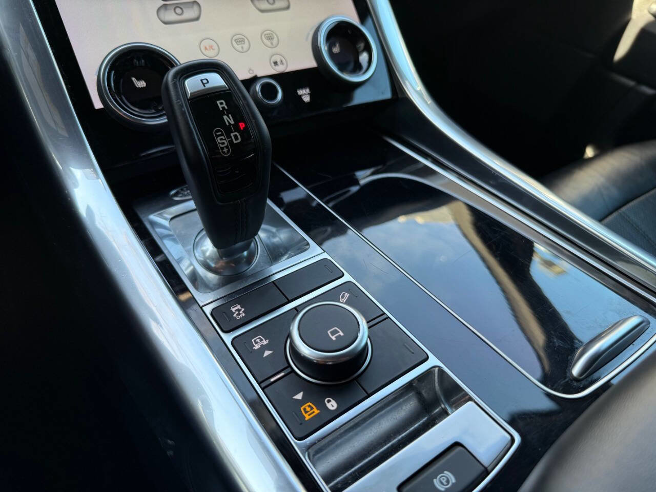 Used 2018 Land Rover Range Rover Sport HSE image 40