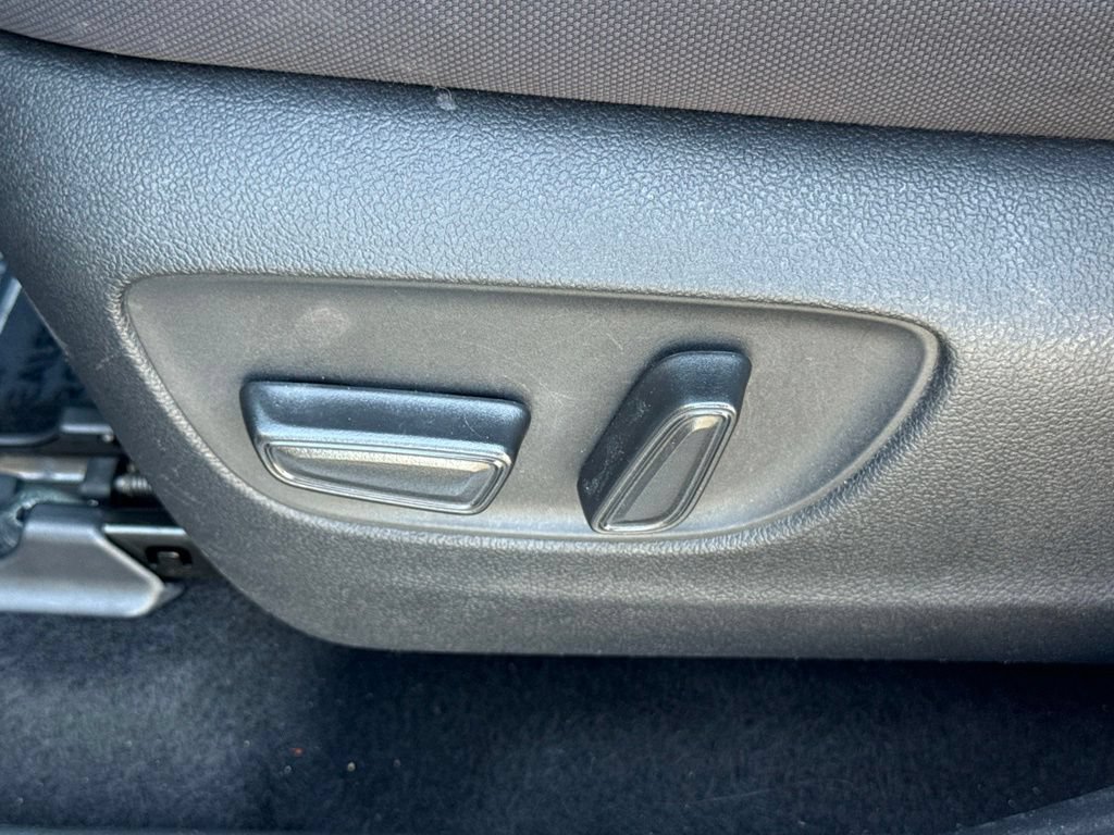 Used 2022 Toyota Highlander LE FWD image 22