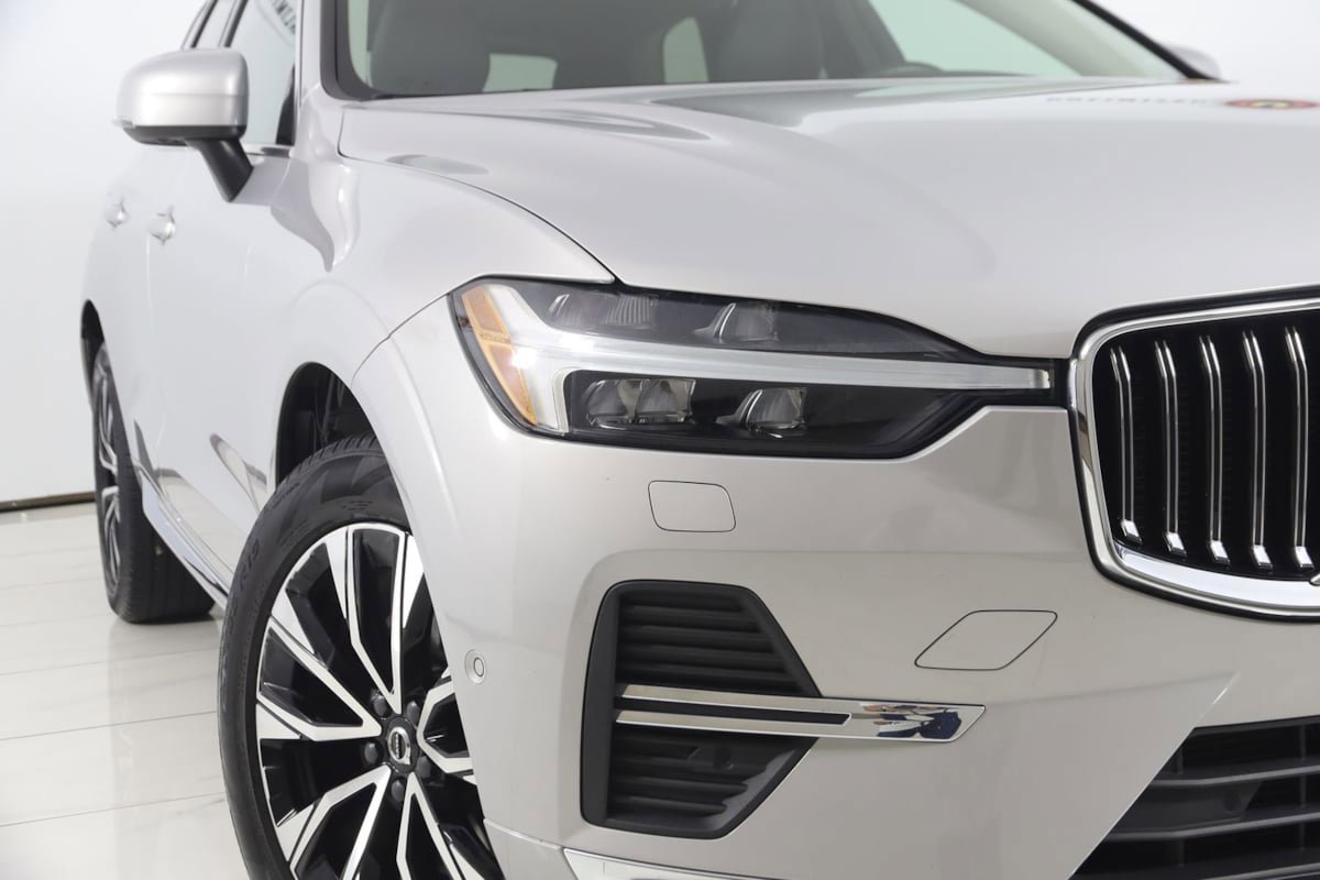 Used 2023 Volvo XC60 B5 Plus image 17