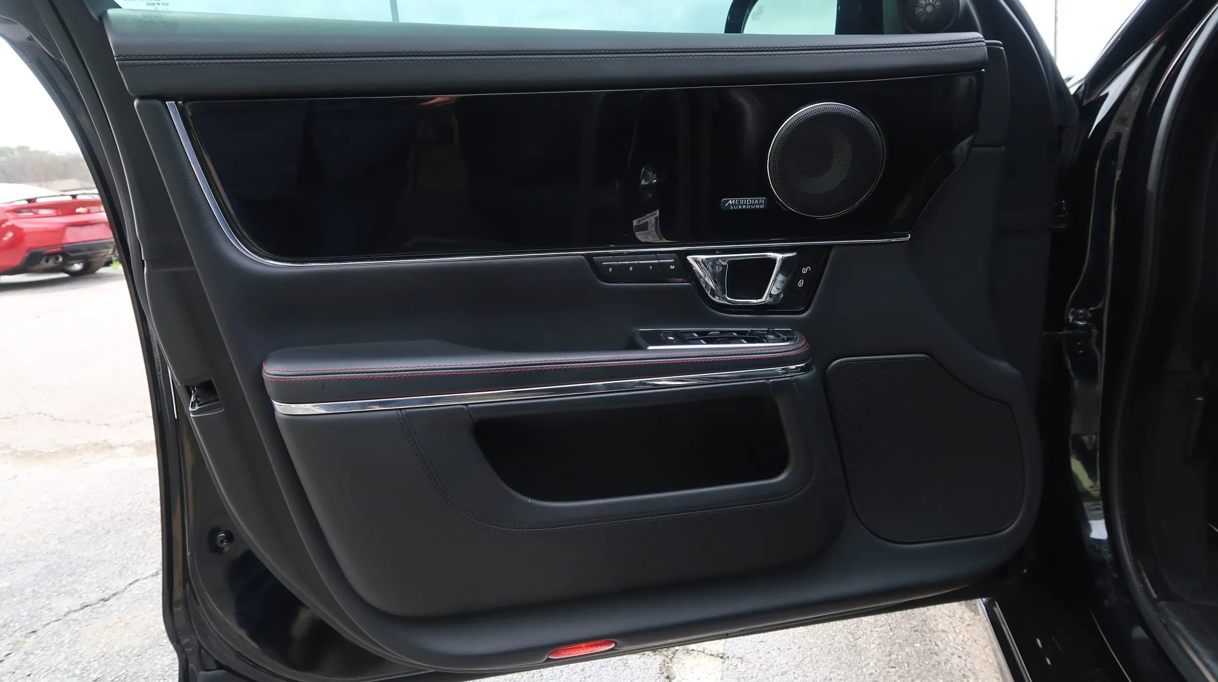 Used 2014 Jaguar XJ R LWB image 45