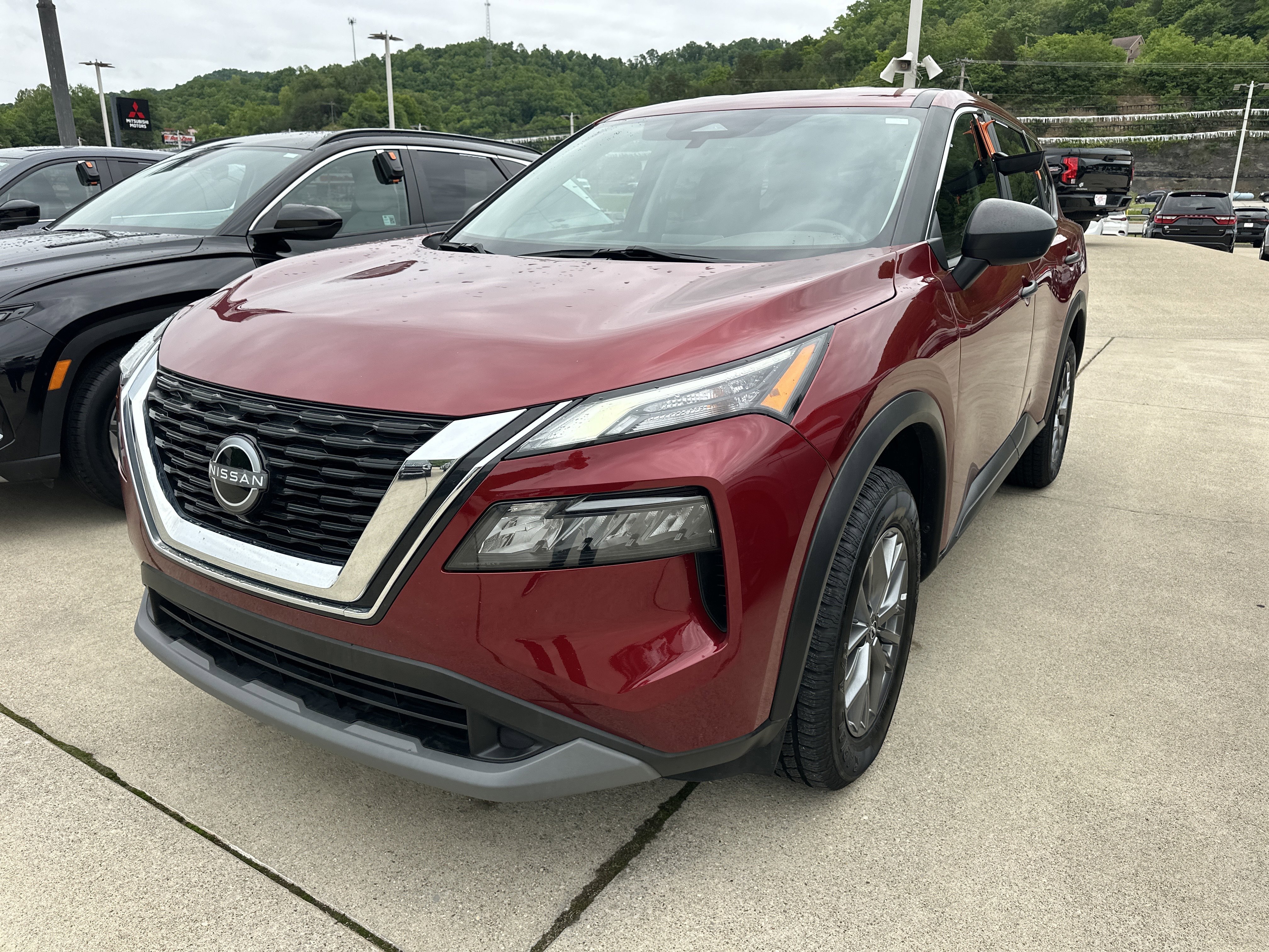 Used 2023 Nissan Rogue S AWD/4WD image 6