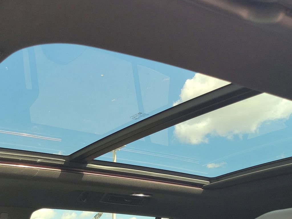 Certified 2022 Cadillac Escalade Premium Luxury image 18