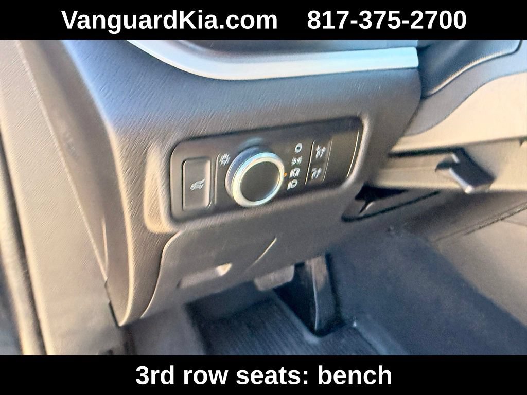 Used 2023 Ford Explorer XLT RWD image 16