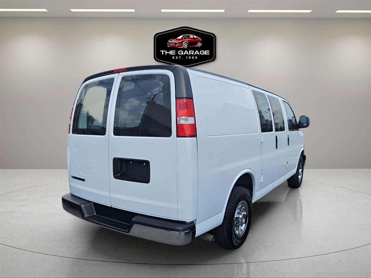 Used 2022 Chevrolet Express 2500 w/ Driver Convenience Package image 6