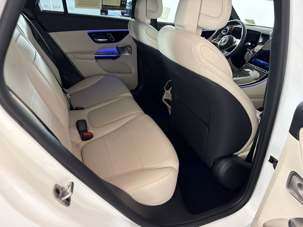 Used 2025 Mercedes-Benz GLC 300 image 16