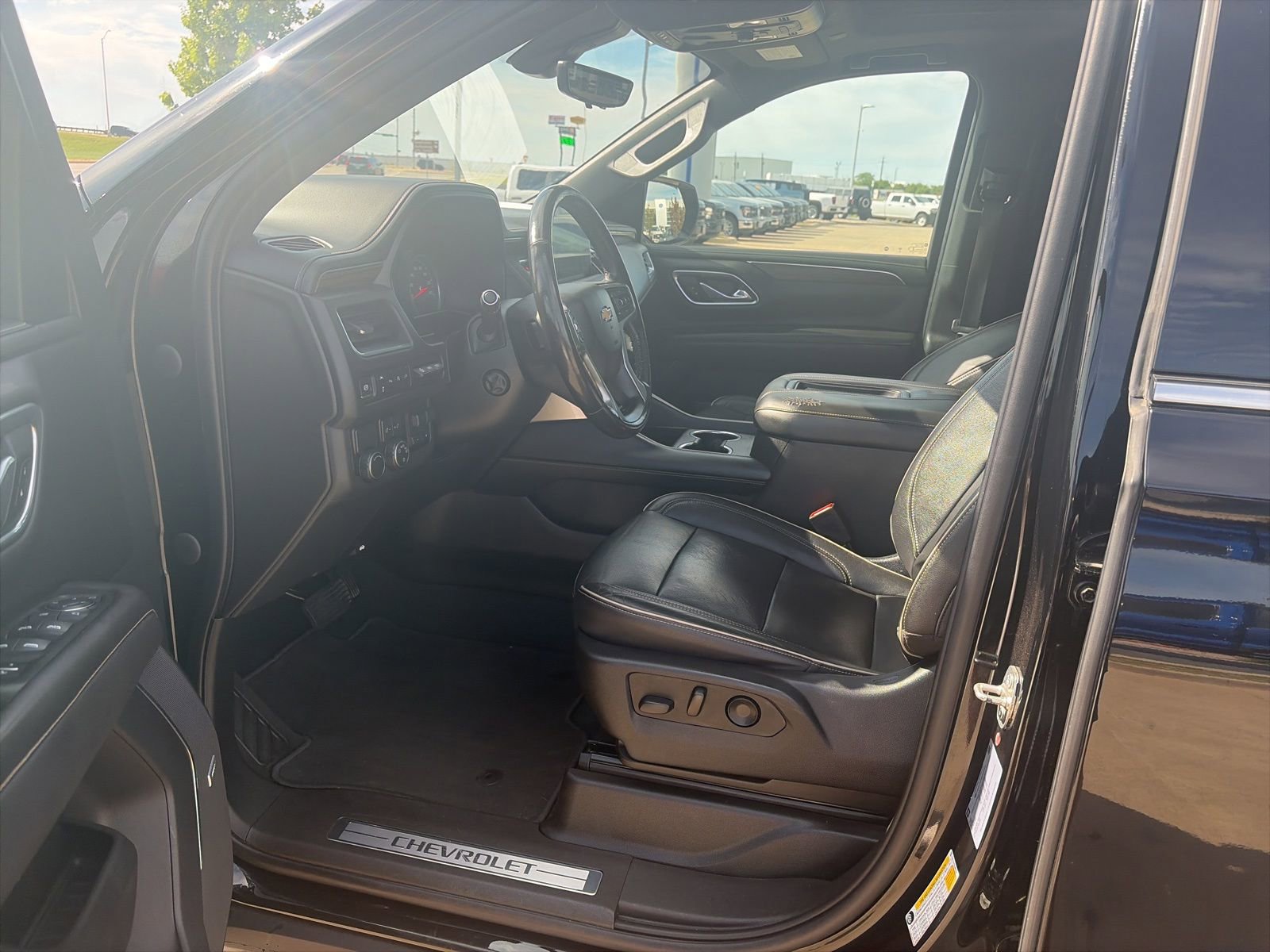 Used 2021 Chevrolet Suburban Premier w/ Premium Package image 12