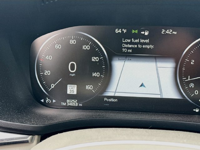 Used 2018 Volvo XC60 T5 Momentum w/ Vision Package AWD/4WD image 16