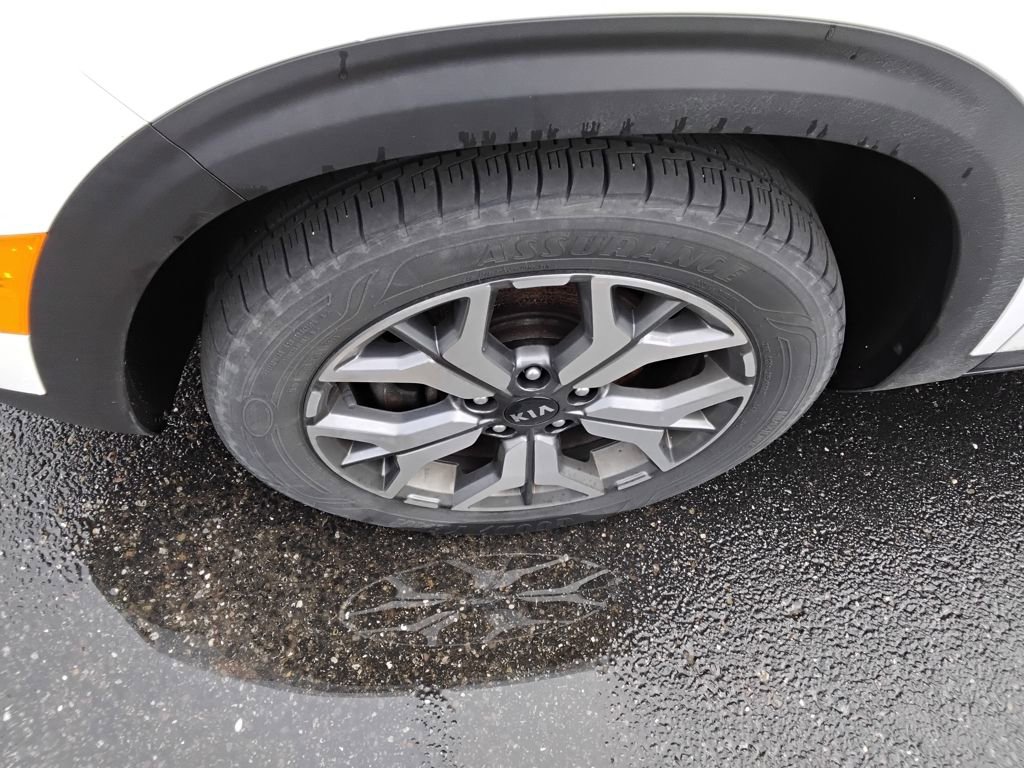 Used 2021 Kia Seltos EX image 11