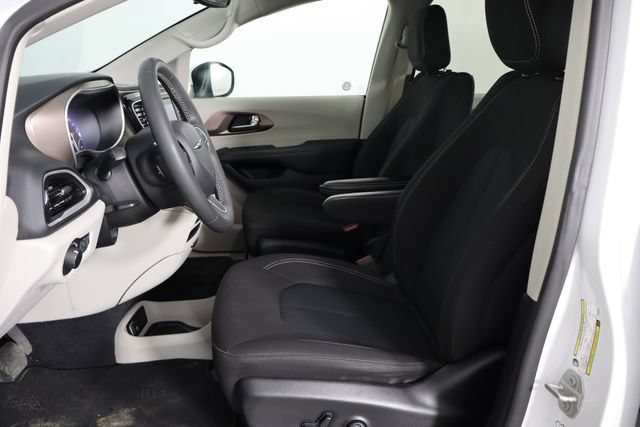 Used 2023 Chrysler Voyager LX FWD image 14