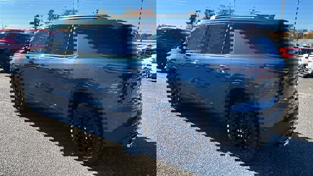 New 2026 Chevrolet Traverse LT w/ Midnight/Sport Edition image 7