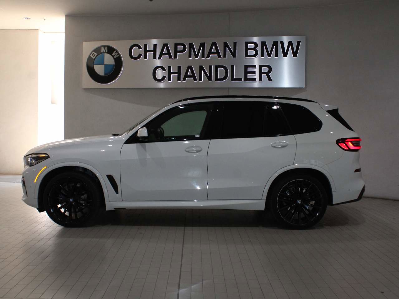 Used 2022 BMW X5 sDrive40i w/ M Sport Package RWD image 3