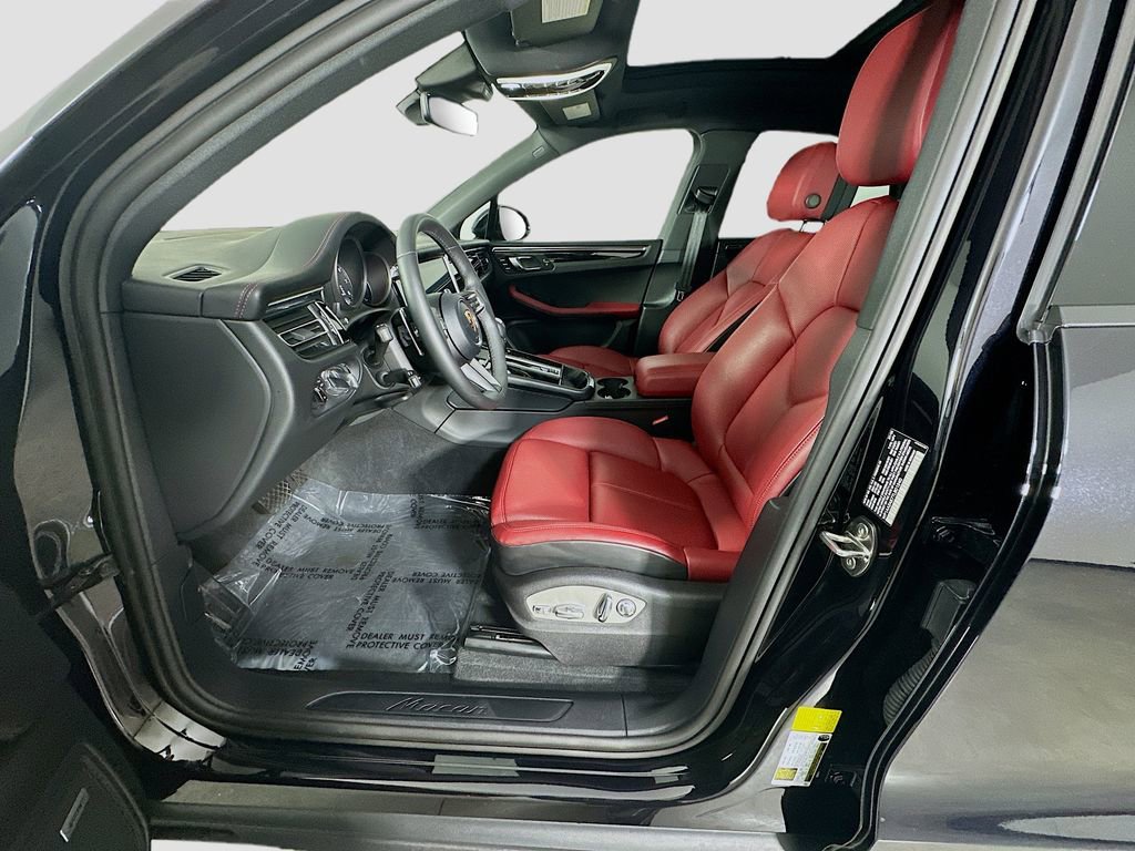 Certified 2026 Porsche Macan image 5