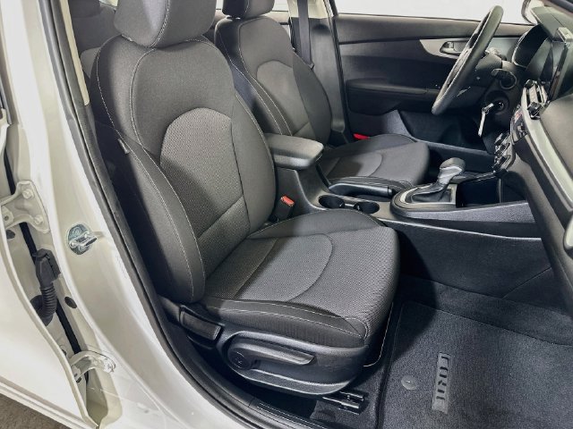 Used 2023 Kia Forte LXS FWD image 9