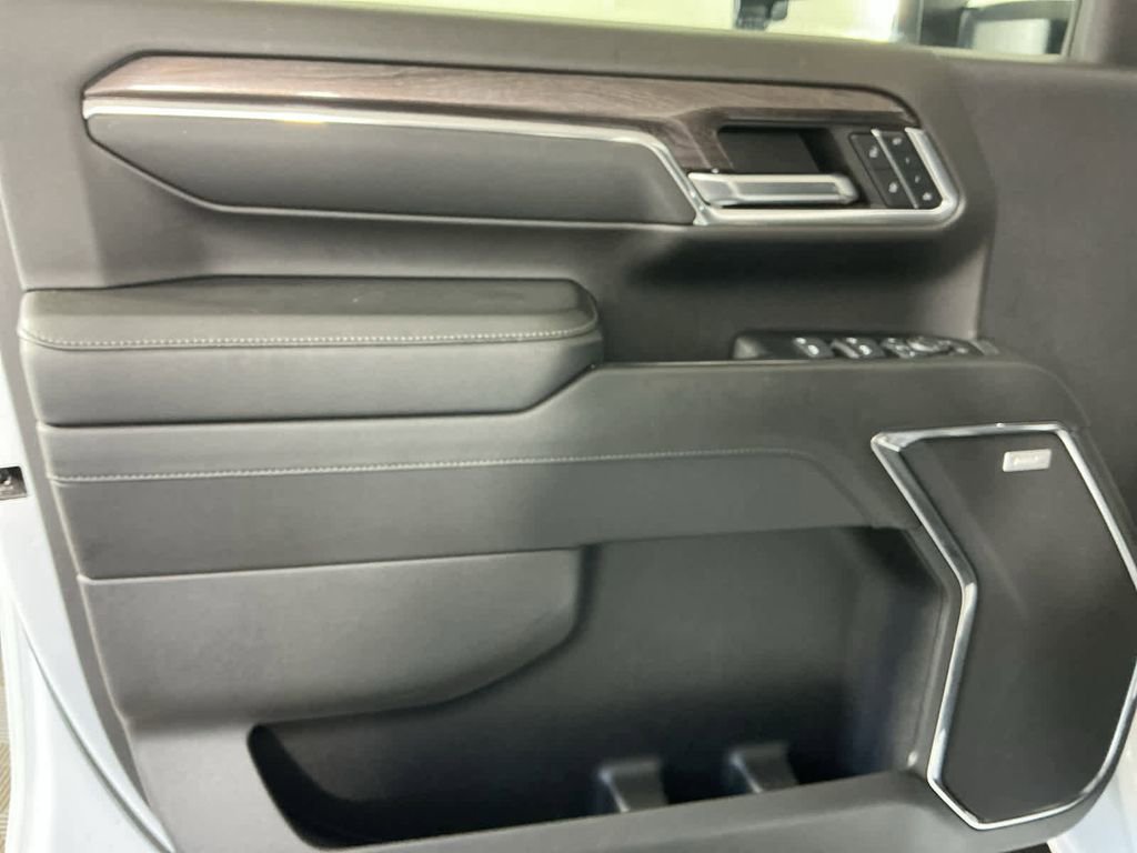 Used 2024 Chevrolet Silverado 2500 LTZ w/ LTZ Convenience Package image 10