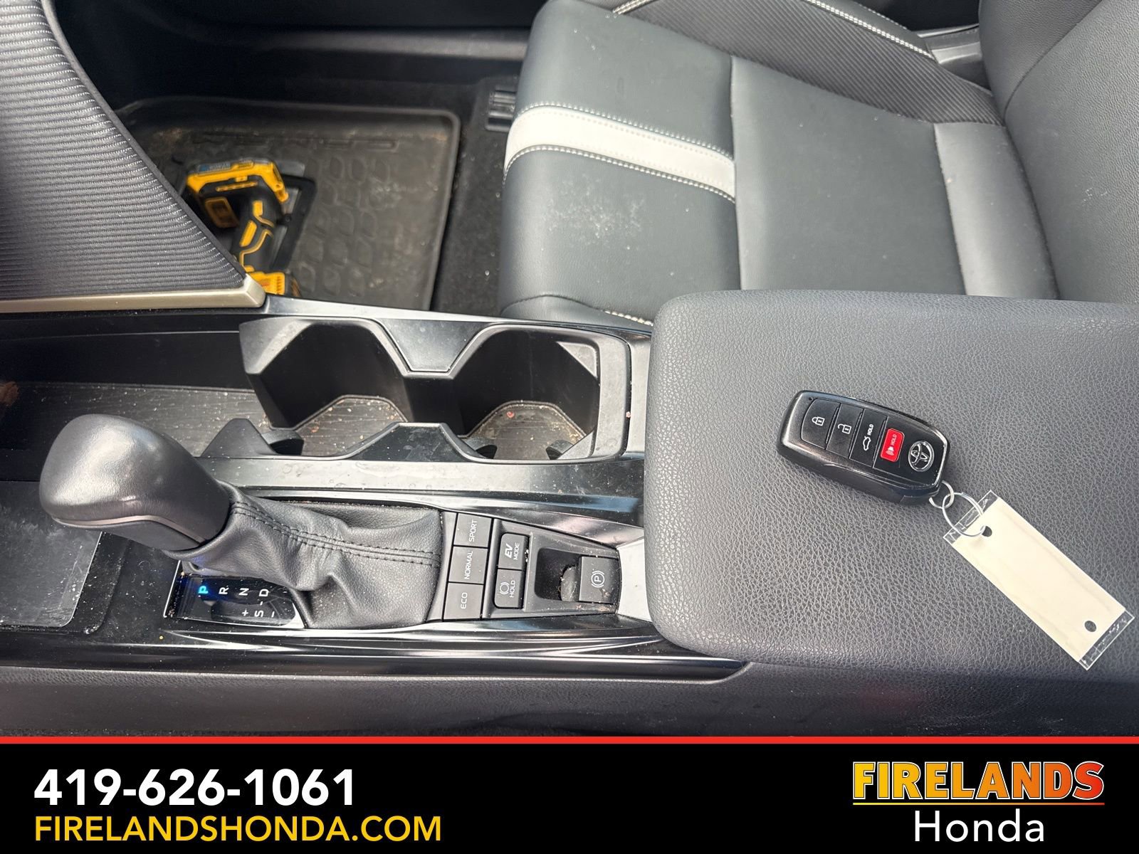 Used 2025 Toyota Camry SE FWD image 25