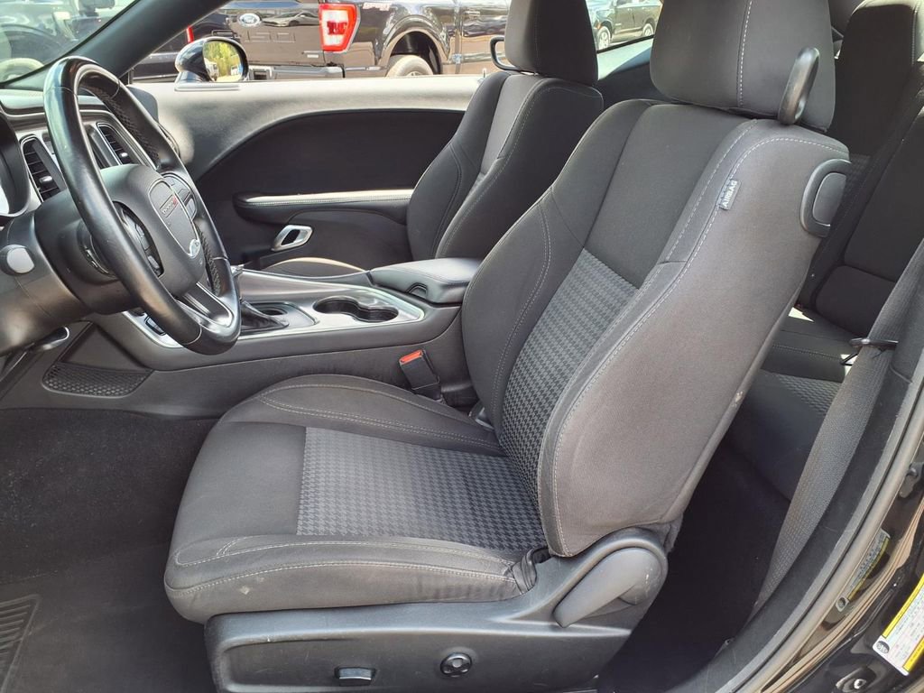 Used 2020 Dodge Challenger SXT RWD image 22