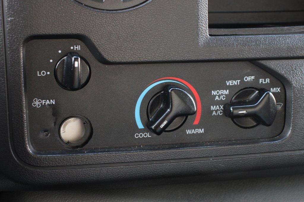 Used 2023 Ford E-450 and Econoline 450 Super Duty w/ Power Windows & Locks Group RWD image 32