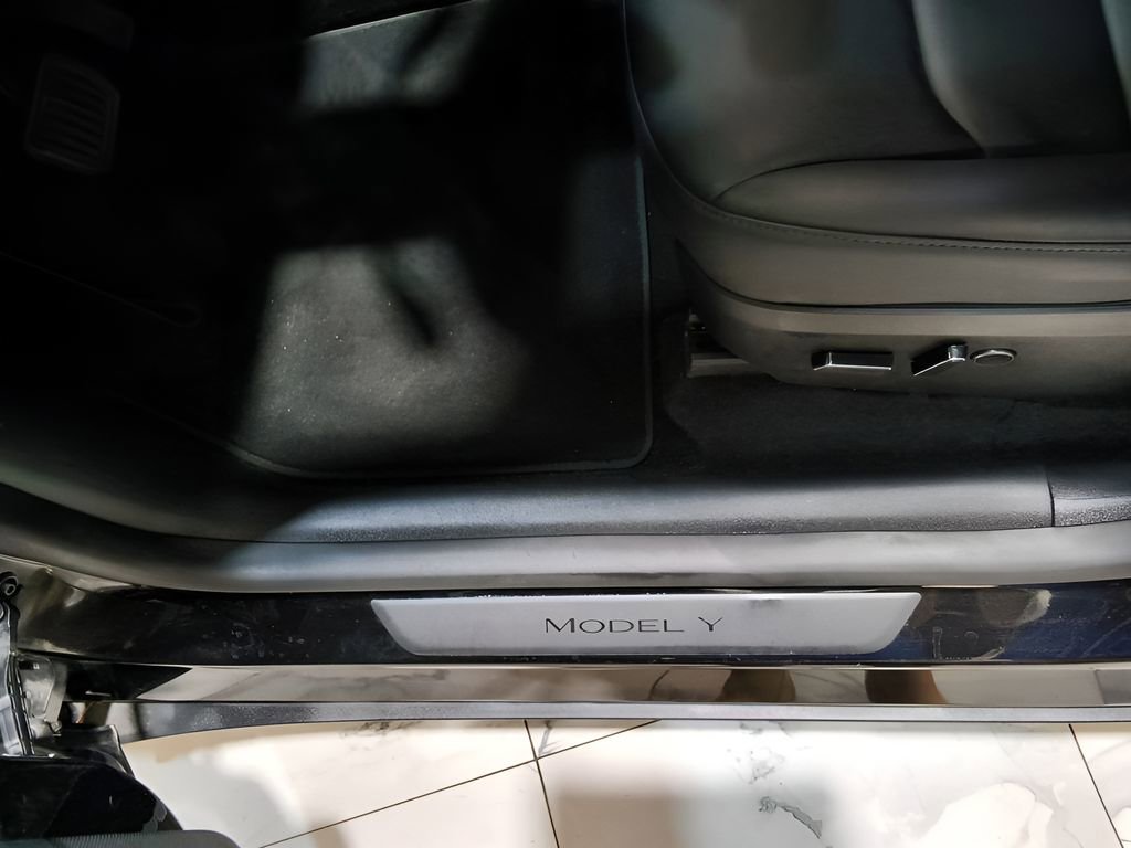 Used 2023 Tesla Model Y Long Range image 13