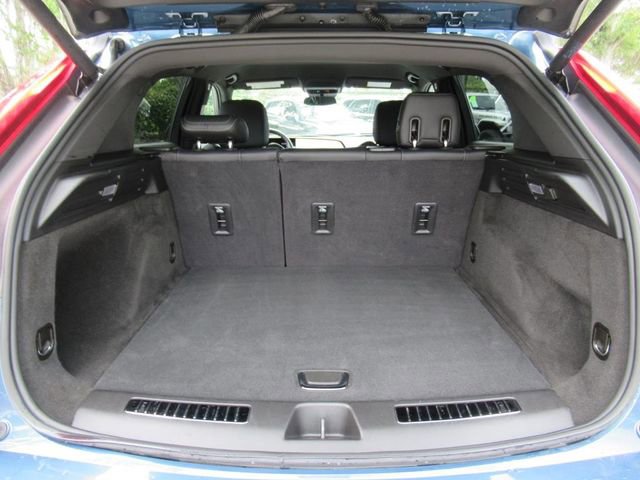 Certified 2025 Cadillac XT4 Premium Luxury image 29