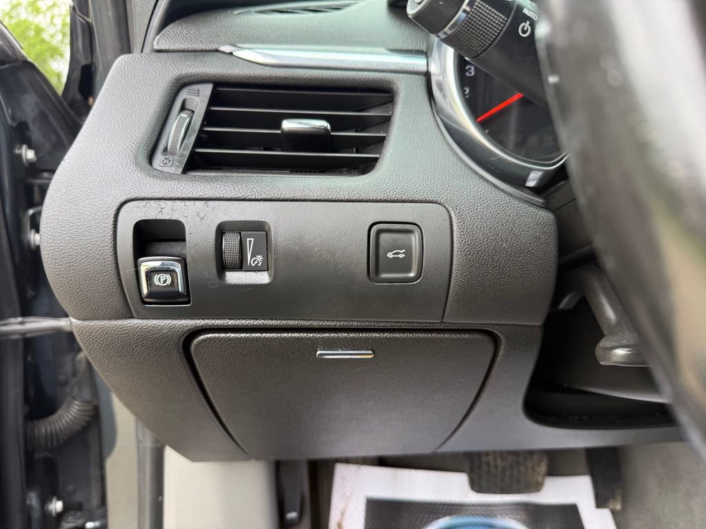 Used 2018 Chevrolet Impala LT FWD image 33
