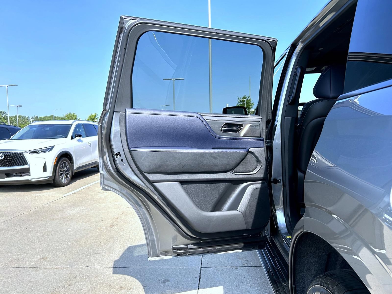 New 2027 INFINITI QX80 Sensory w/ Sport Exterior Package AWD/4WD image 22