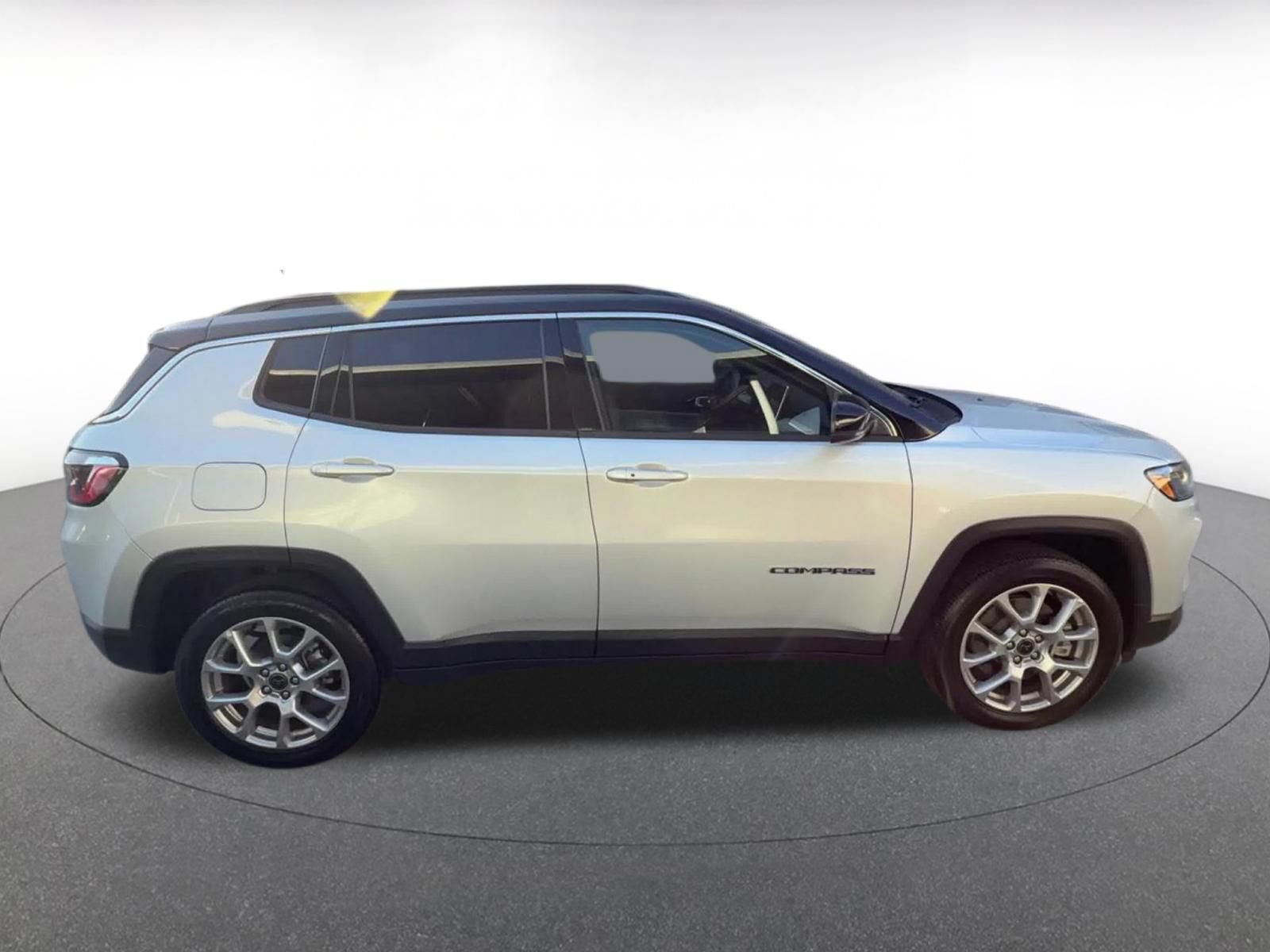 Used 2025 Jeep Compass Limited AWD/4WD image 16