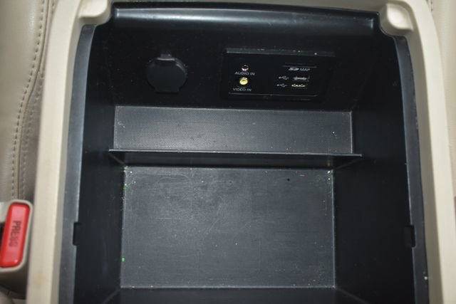 Used 2017 Nissan Pathfinder Platinum w/ Family Entertainment Package image 38