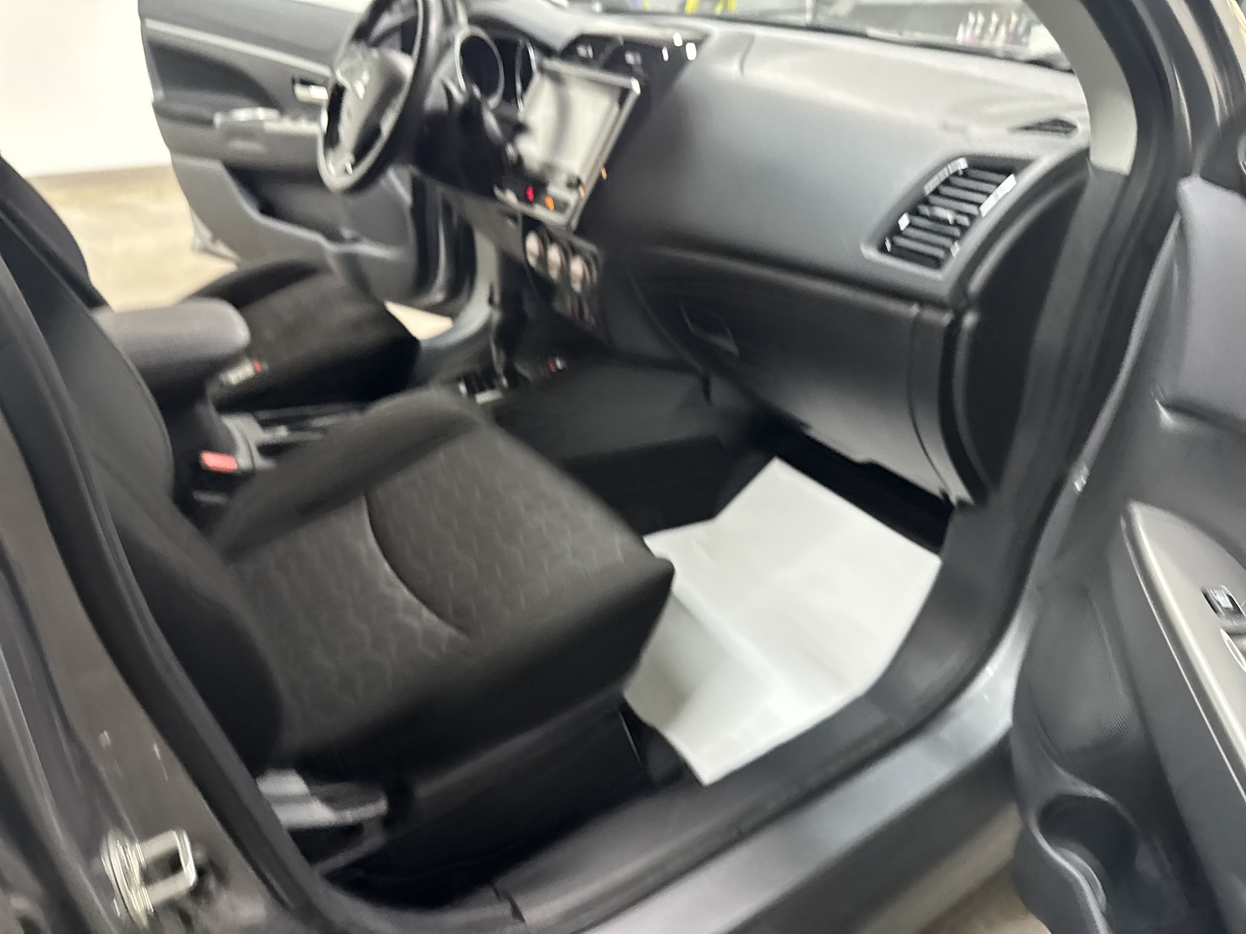 Used 2020 Mitsubishi Outlander Sport SE AWD/4WD image 33