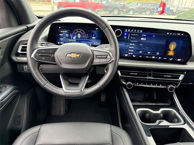 Used 2025 Chevrolet Traverse LT image 14