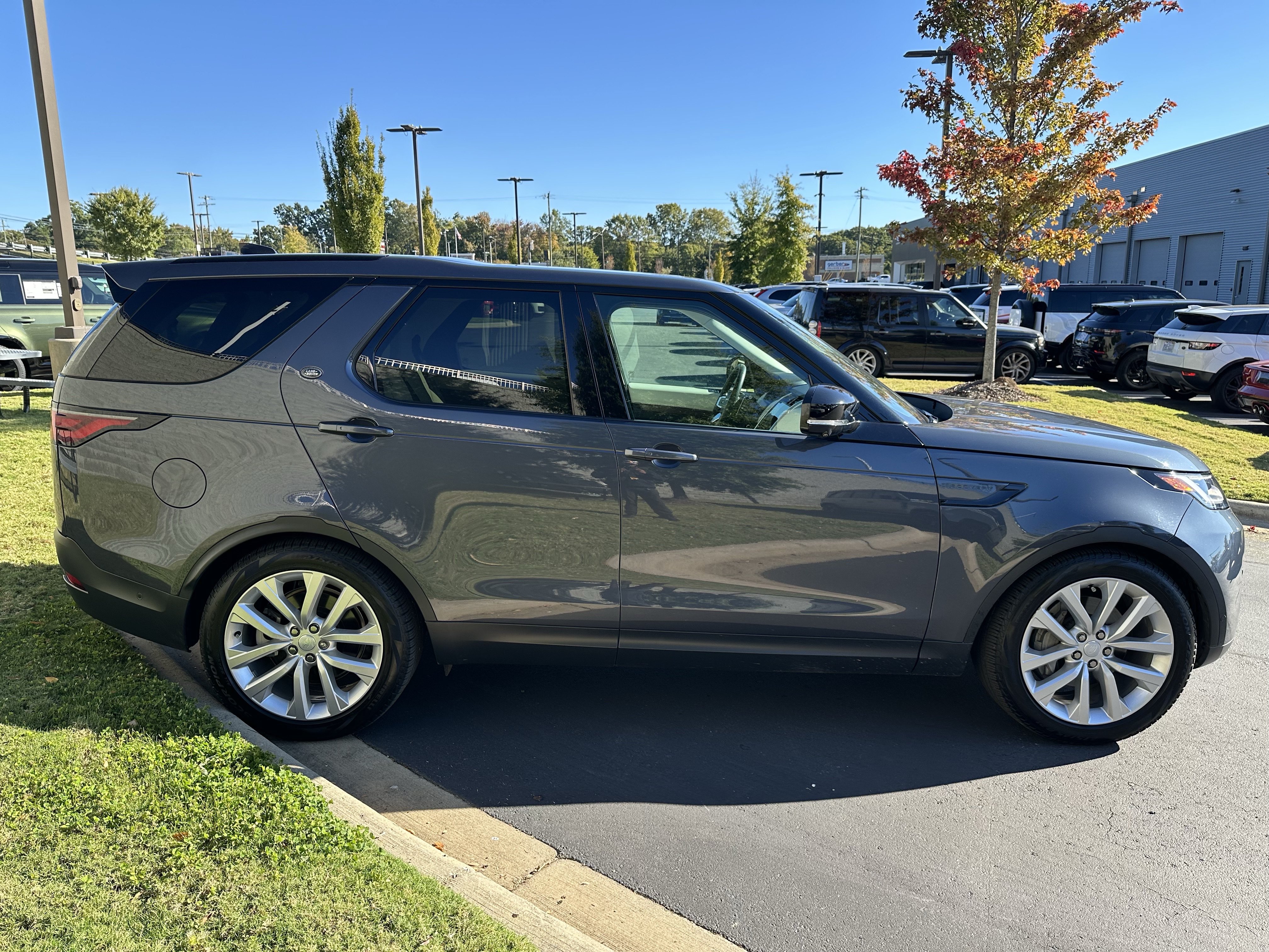 Used 2024 Land Rover Discovery S AWD/4WD image 8