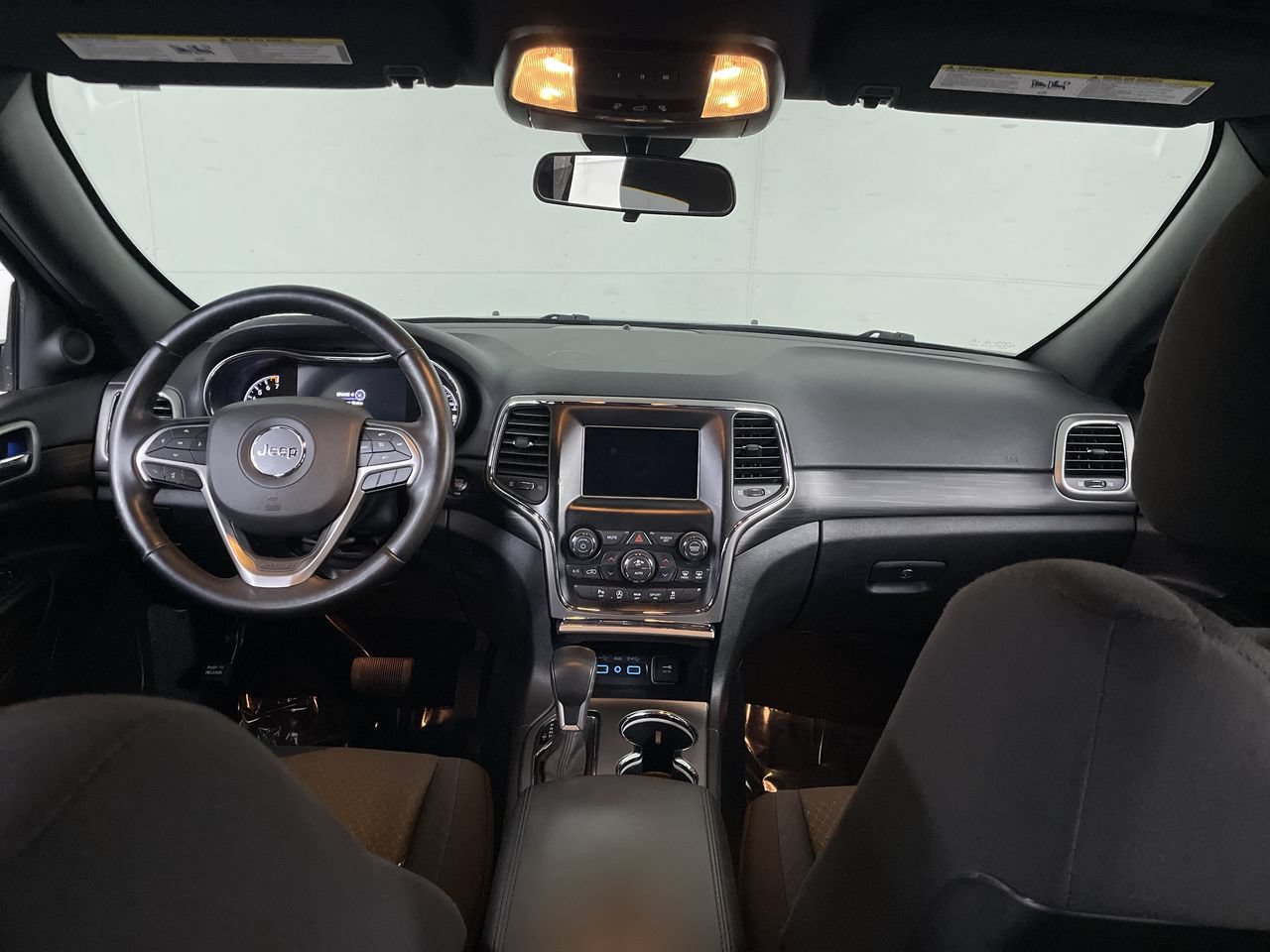 Used 2021 Jeep Grand Cherokee Laredo w/ Security & Convenience Group AWD/4WD image 26