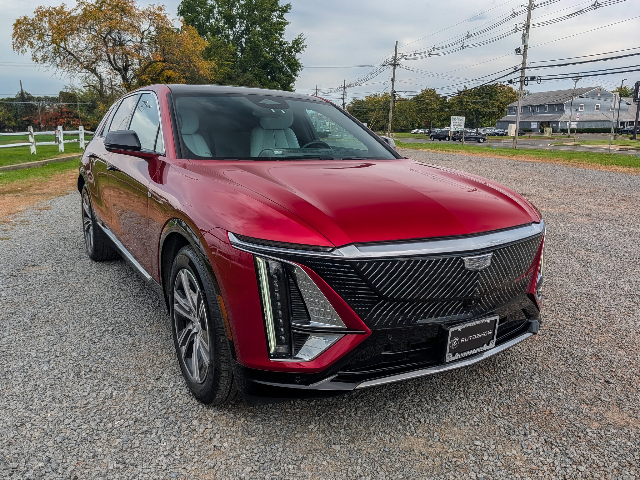 Used 2024 Cadillac Lyriq Luxury AWD/4WD image 3