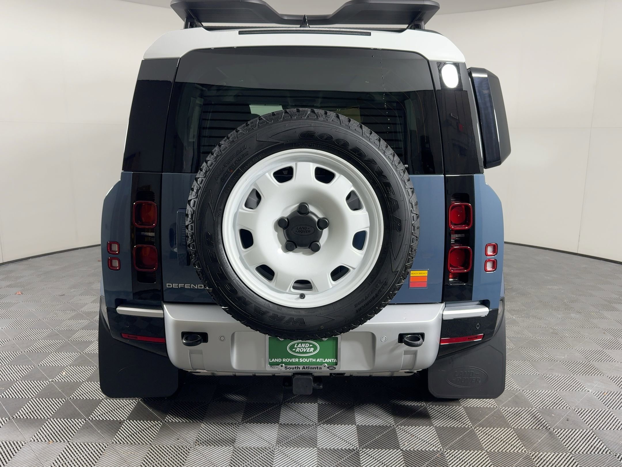 New 2025 Land Rover Defender 110 S image 27