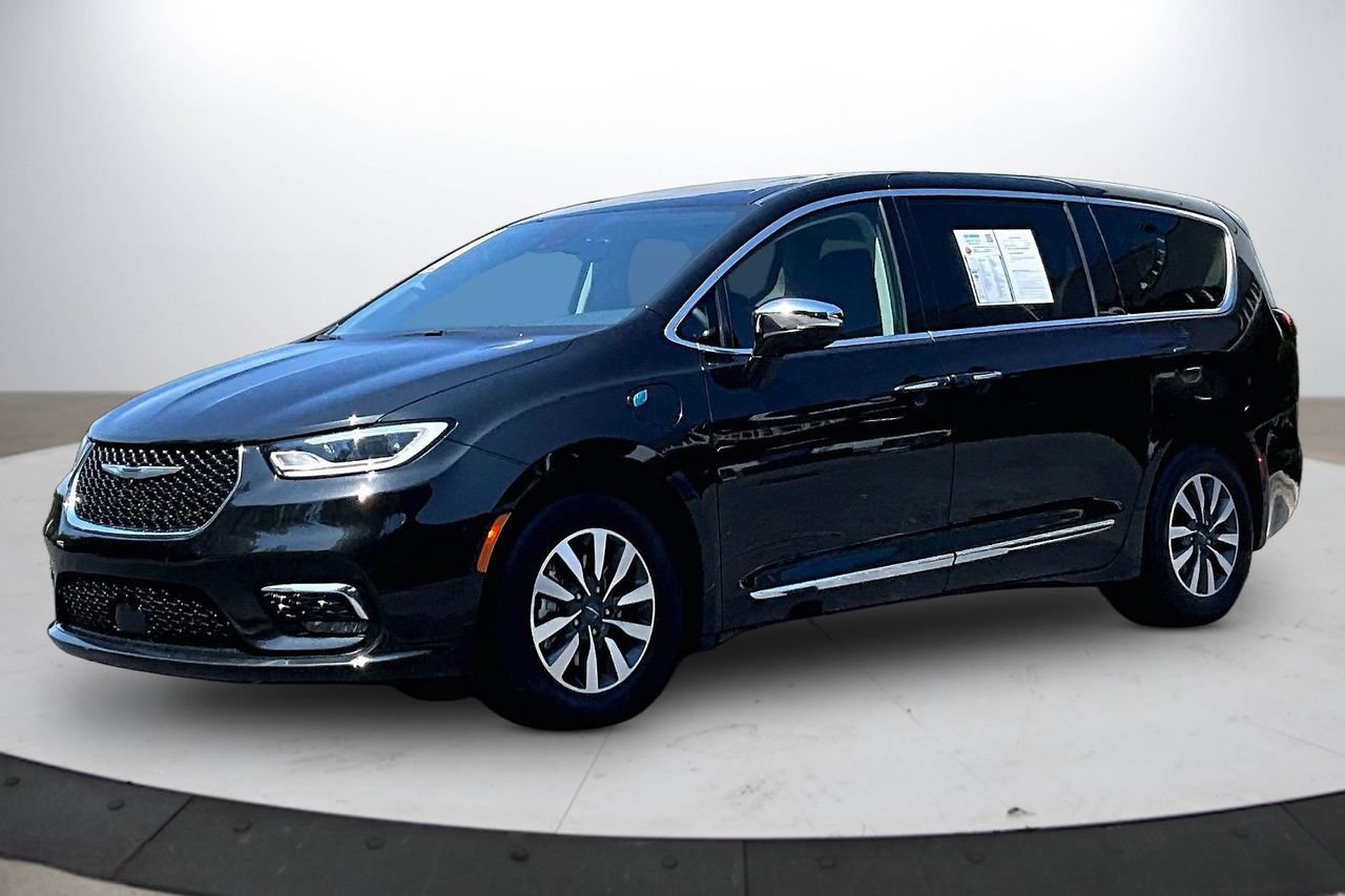 Used 2023 Chrysler Pacifica Limited FWD image 4