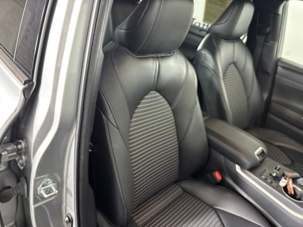 Used 2023 Toyota Highlander XSE FWD image 32