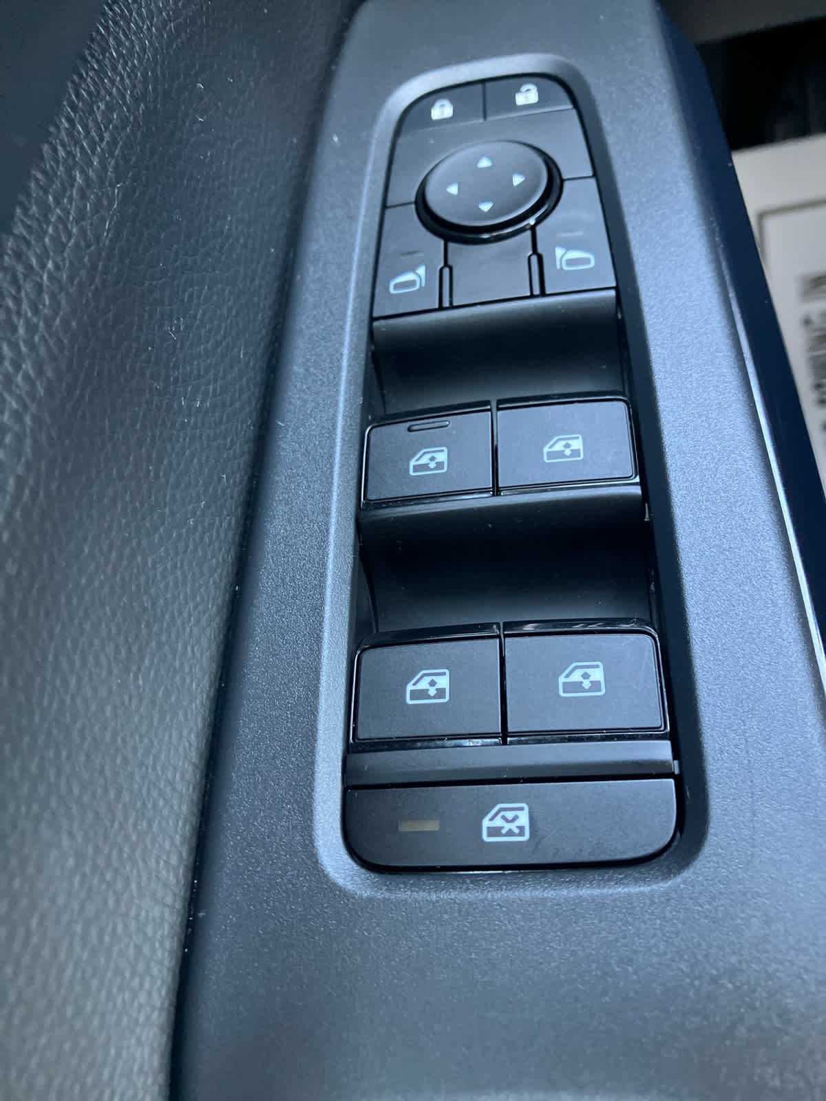 Used 2024 Nissan Pathfinder SV w/ SV Premium Package FWD image 12