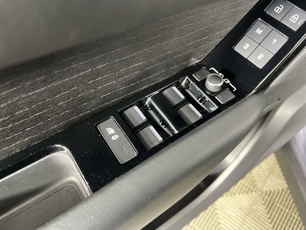Used 2024 Land Rover Range Rover Velar Dynamic HSE image 25