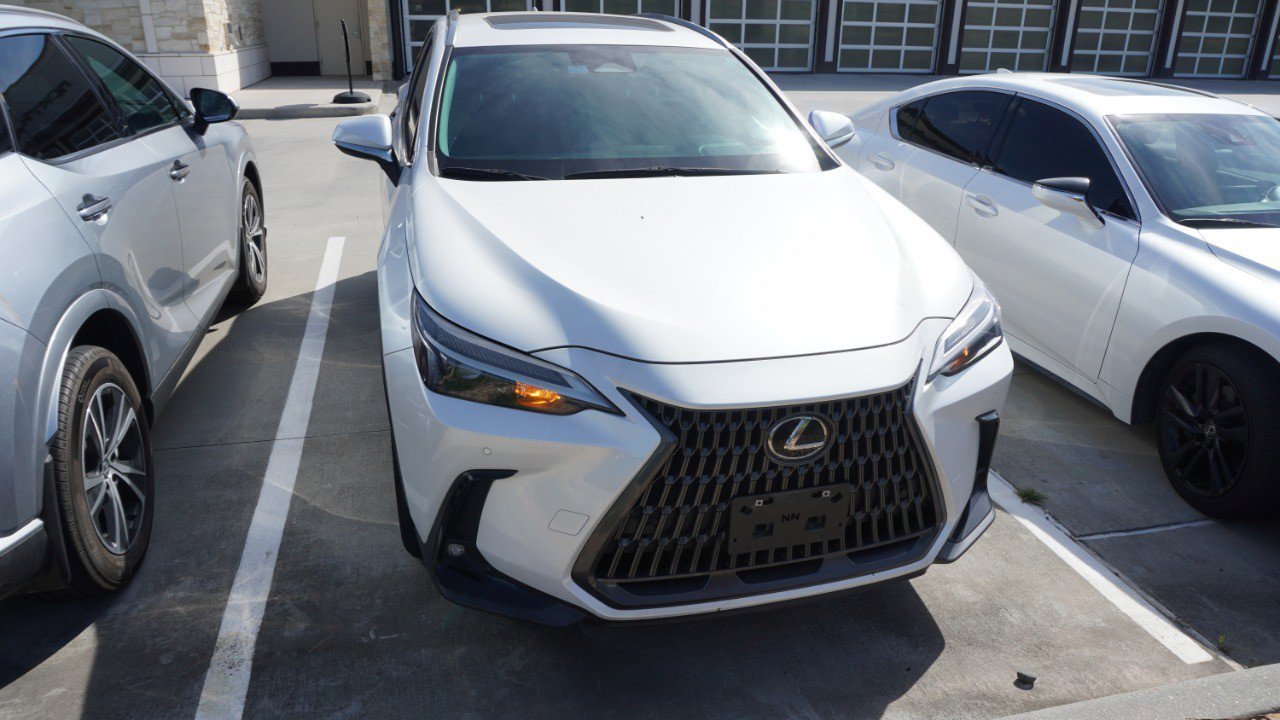 Used 2024 Lexus NX 250 FWD image 2