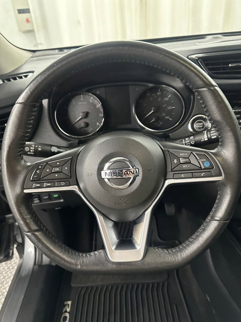 Used 2018 Nissan Rogue SL w/ Premium Package AWD/4WD image 16