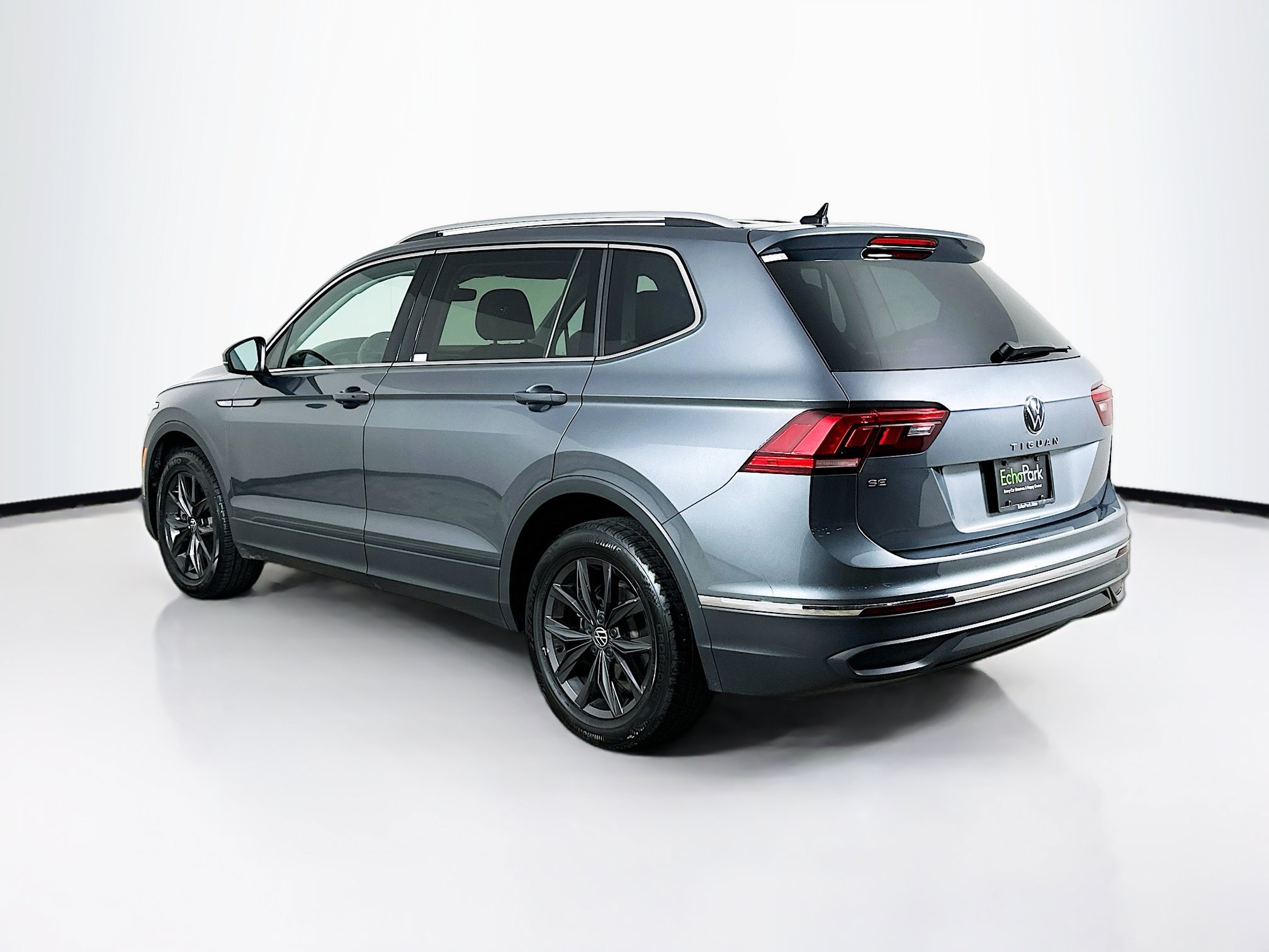 Used 2024 Volkswagen Tiguan SE FWD image 5