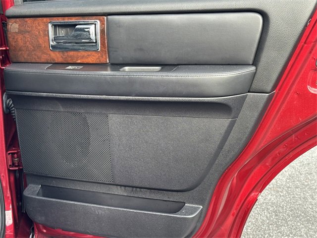 Used 2016 Lincoln Navigator Select image 16