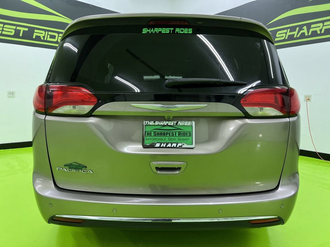 Used 2017 Chrysler Pacifica Touring-L Plus w/ Tire & Wheel Group FWD image 8