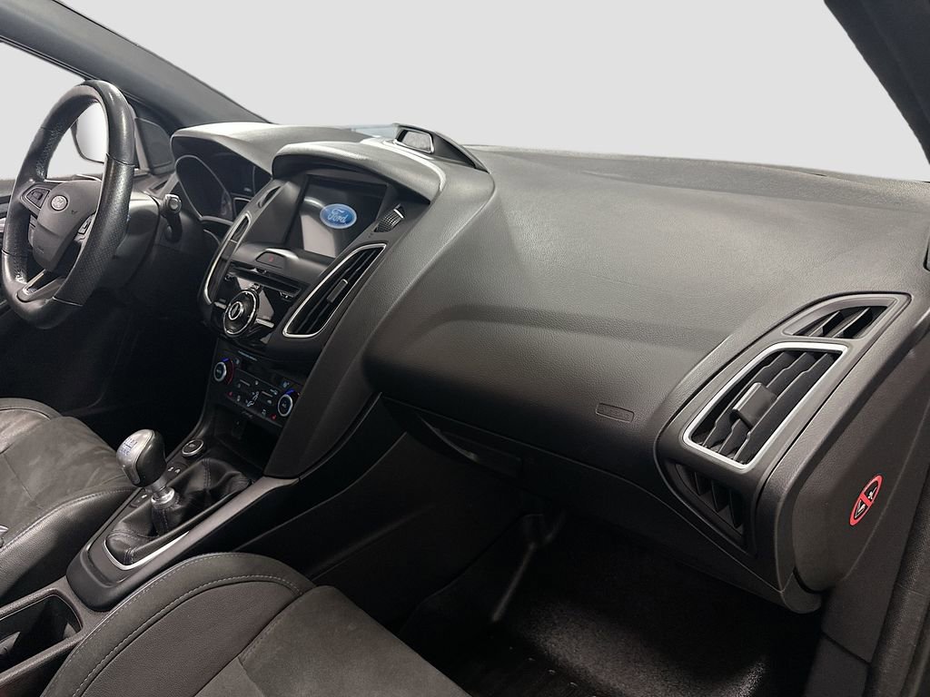 Used 2016 Ford Focus RS image 31