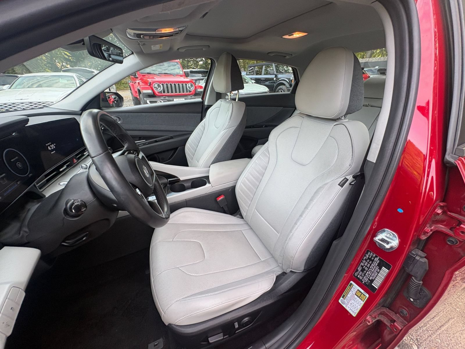 Used 2025 Hyundai Elantra Limited FWD image 34
