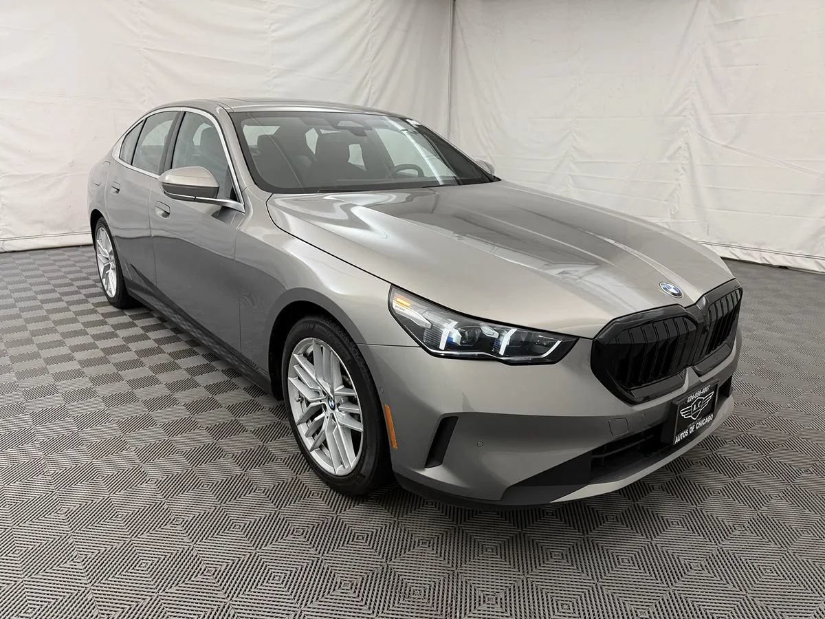 Used 2024 BMW 530i xDrive AWD/4WD image 4